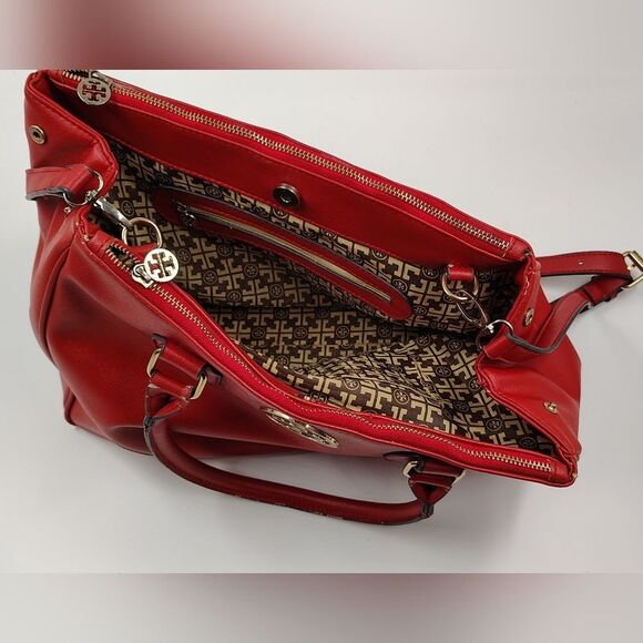 Red Handbag Purse W/ Gold Medallion - Picture 14 of 16